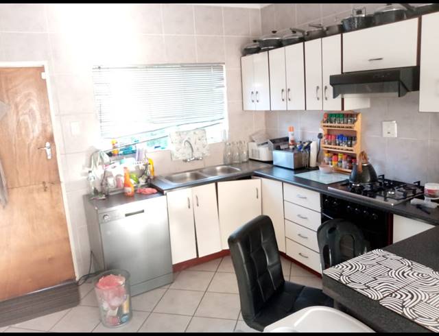 3 BEDROOM FREEHOLD FOR SALE IN OOS EINDE